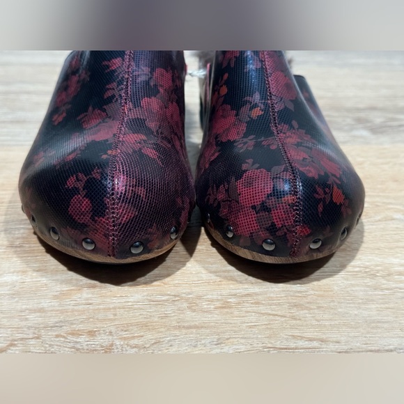 NEW Jambu Monaco Faux Fur Red Floral Leather Mule/Clog Size 7.5 - Picture 3 of 9